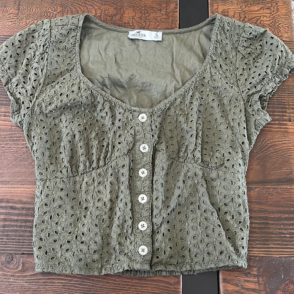 Hollister green button top